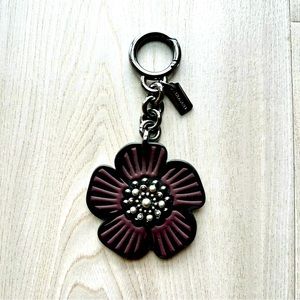 🌿 COACH tea rose bag charm